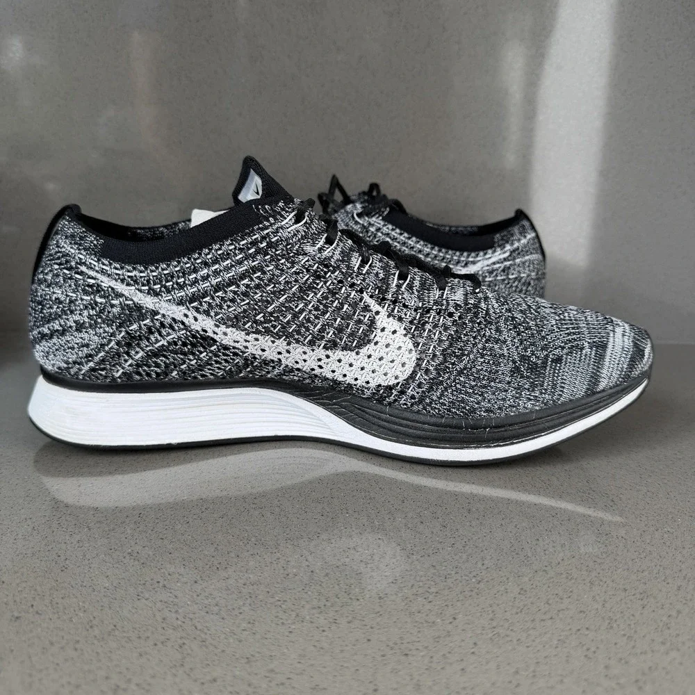 Nike Flyknit Racer Oreo 2.0 Black White Men's Size 11 Running Shoes 526628-012